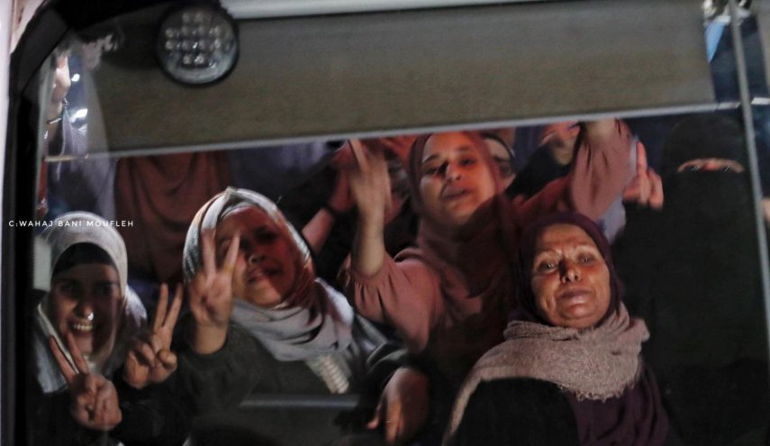 گردان‌های قسام 39 زن و کودک اسیر فلسطینی را از زندان‌های اسرائیلی آزاد کرد