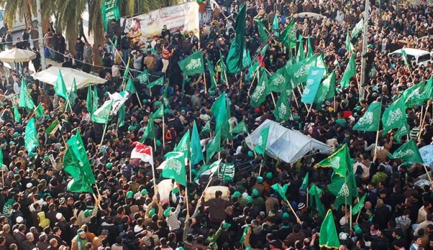 بلومبيرغ: شعبية حماس تتجذر في الضفة وتدميرها هدف بعيد المنال