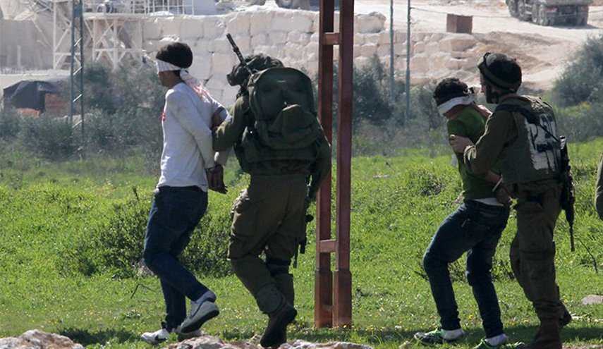 اعتقال 39 فلسطينيا من الضفة بينهم سيدة وعمال من قطاع غزة