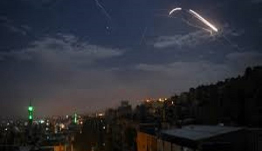 حمله هوایی رژیم صهیونیستی به حومه دمشق و مقابله پدافندی ارتش سوریه+ فیلم