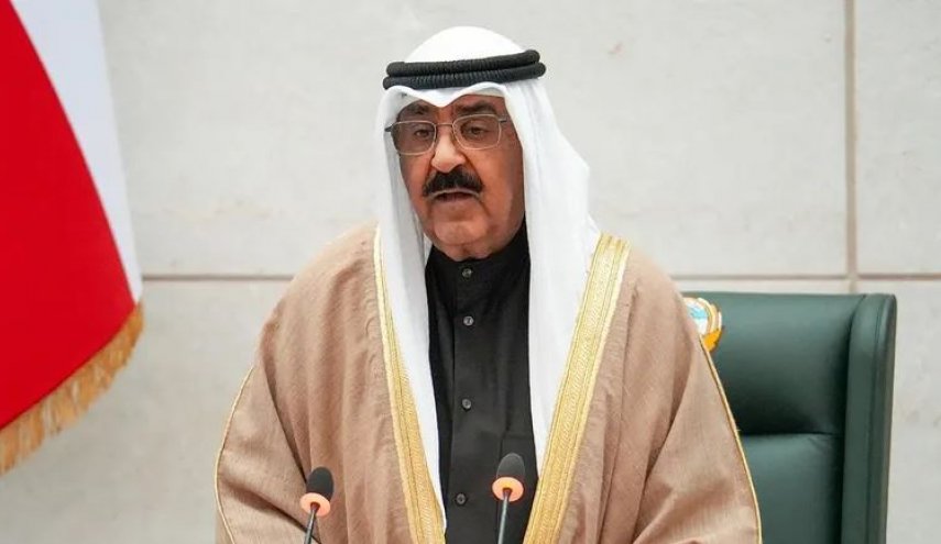 الشيخ مشعل الأحمد يؤدي اليمين الدستورية أميرا للكويت