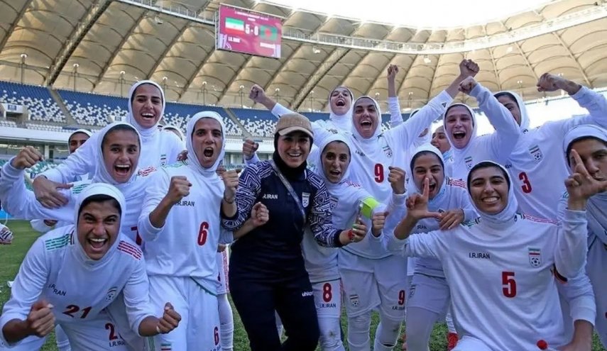 بالصور.. وفاة لاعبة بالمنتخب الوطني الايراني النسوي لكرة القدم