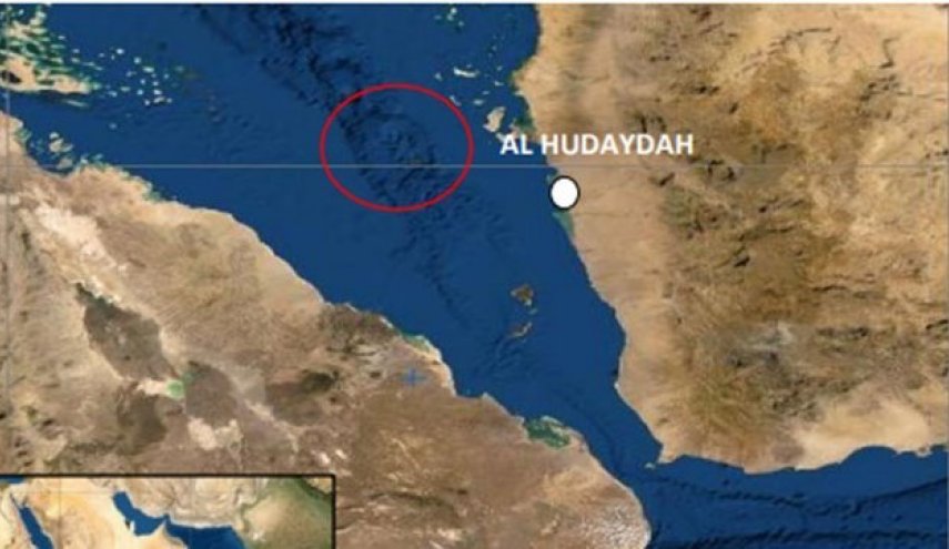 حمله سه قایق به یک کشتی در نزدیکی بندر الحدیده یمن