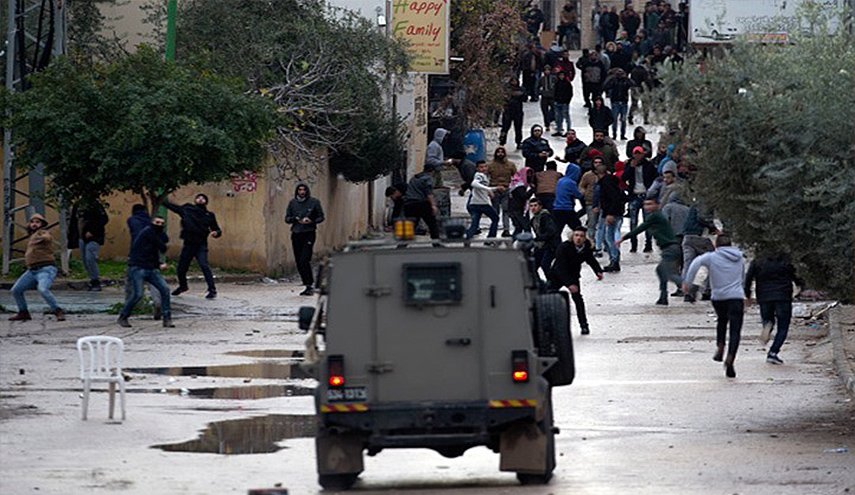 قوات الاحتلال تقتحم بيت لحم ومخيم الدهيشة وتعتدي على شاب