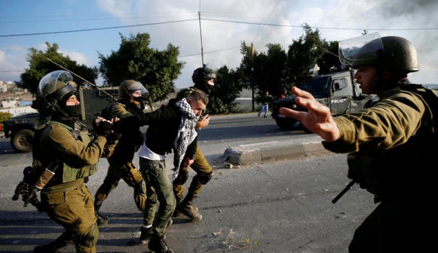 الاحتلال يشن حملة دهم واعتقالات واسعة في الضفة الغربية
