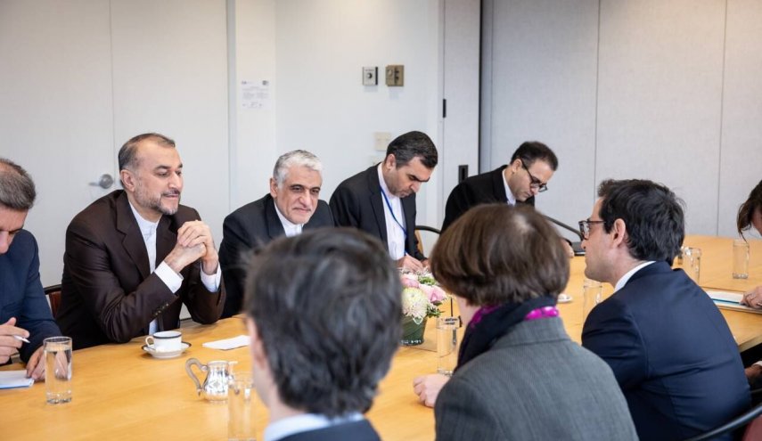 عبداللهيان يرحب باستمرار المباحثات والمشاورات بين طهران وباريس