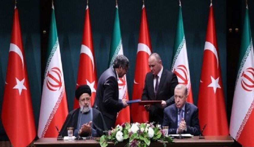 ايران وتركيا توقعان 10 وثائق للتعاون بينهما