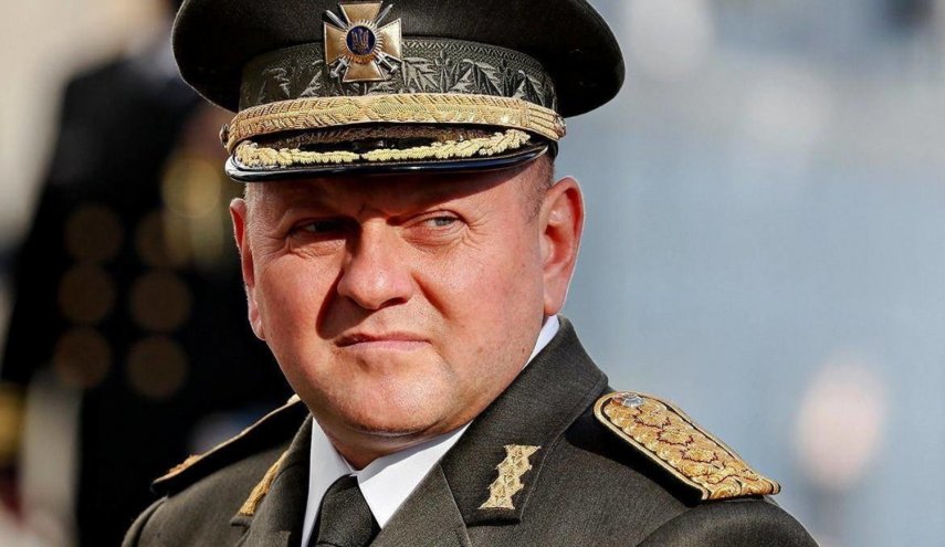 زيلينسكي يخطط لعزل قائد الجيش الاوكراني