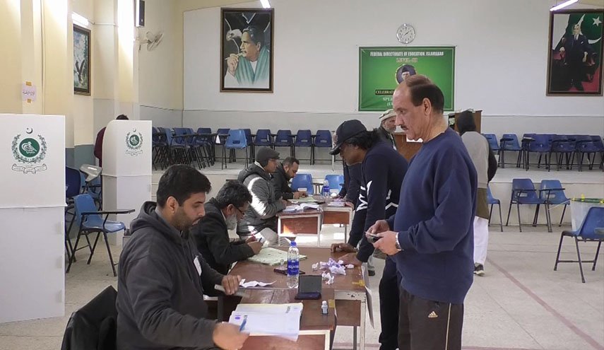 فيديو خاص: قطع الاتصالات في باكستان، ماذا يُدبر للانتخابات؟