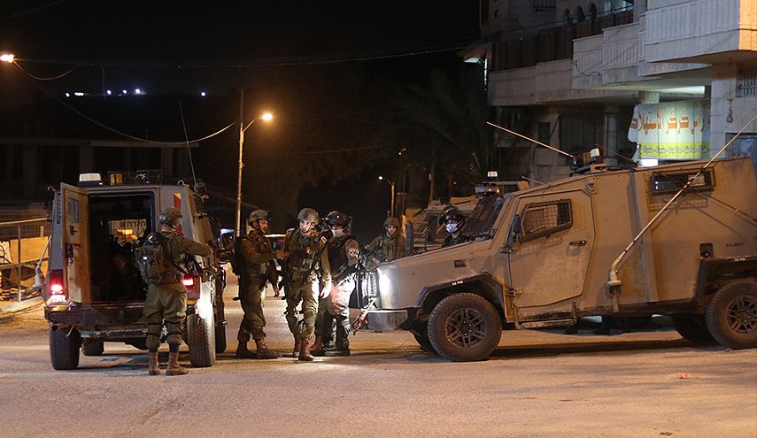 قوات الاحتلال تواصل اقتحاماتها واعتقالاتها بالضفة الغربية
