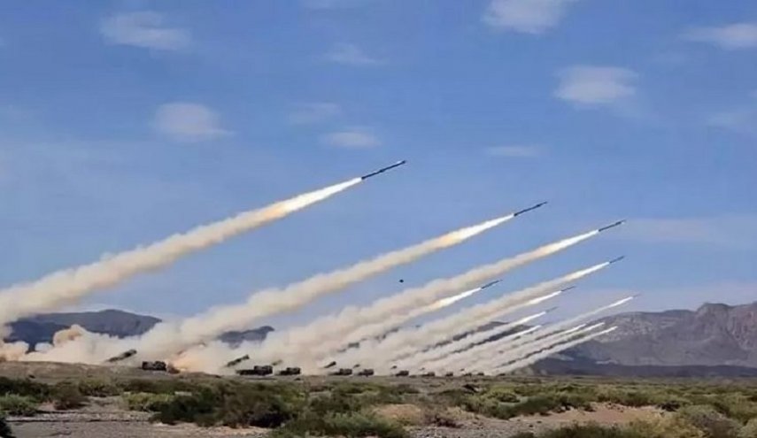 شاهد: لحظة إمطار حزب الله لقاعدة إسرائيلية بـ60 صاروخا  