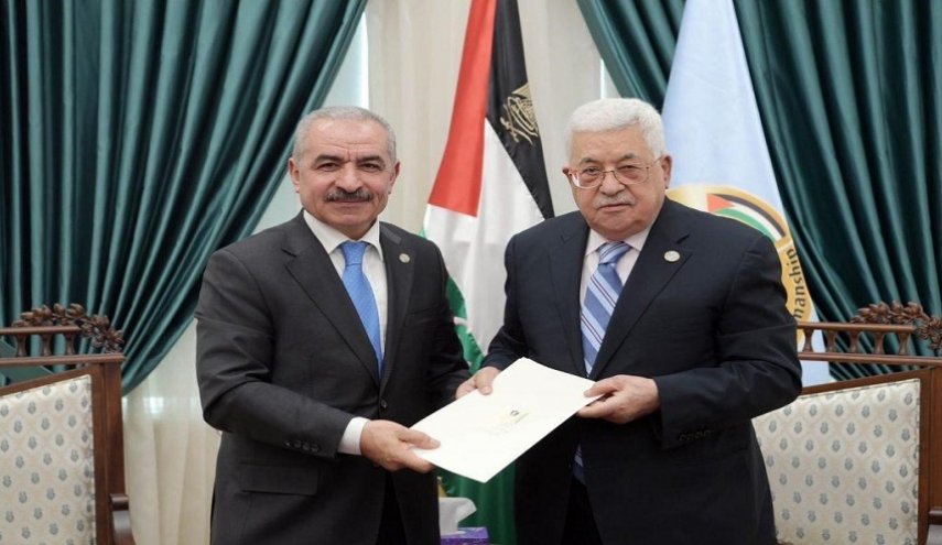 محمود عباس يقبل استقالة حكومة اشتية