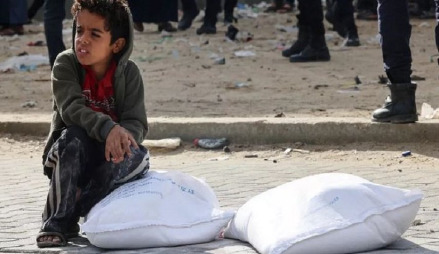 جوان فلسطینی: می‌خواهند با یک کیسه آرد، فلسطین را فراموش کنیم

