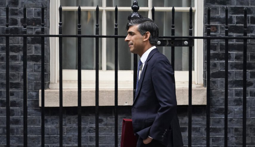 مجلس الوزراء البريطاني يبحث سرا احتمال استبدال سوناك