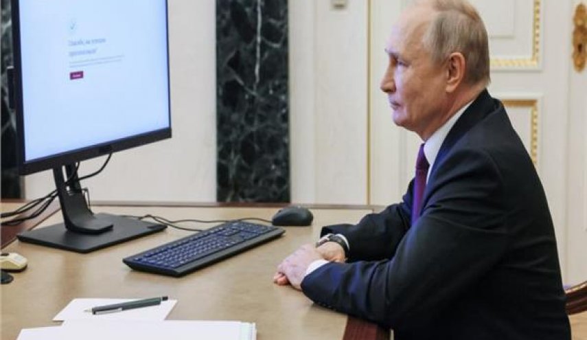 بوتين يدلي بصوته في الانتخابات الرئاسية الروسية عبر الإنترنت