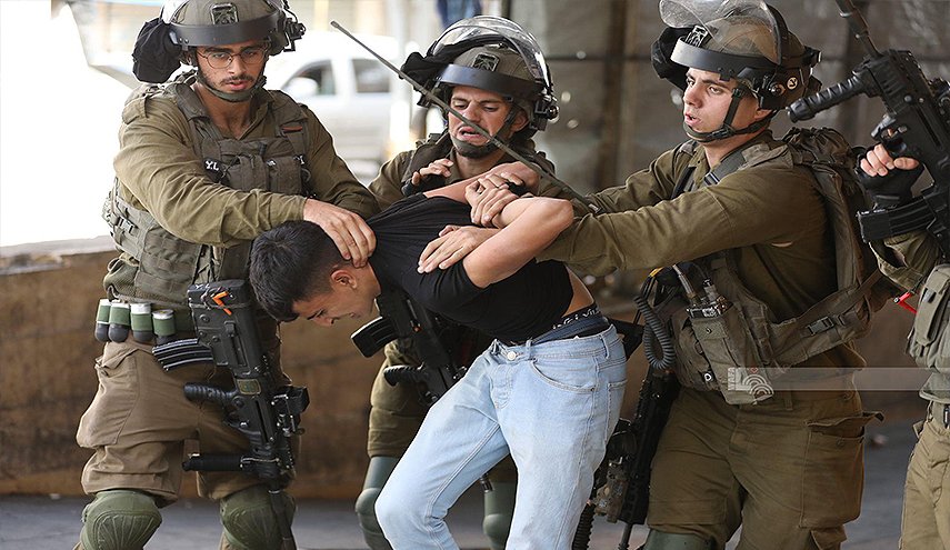 بينهم نساء وأسرى سابقون.. الاحتلال يعتقل 22 فلسطينيا بالضفة 