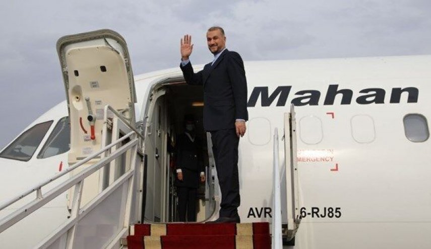 أمير عبداللهيان يصل إلى سلطنة عمان
