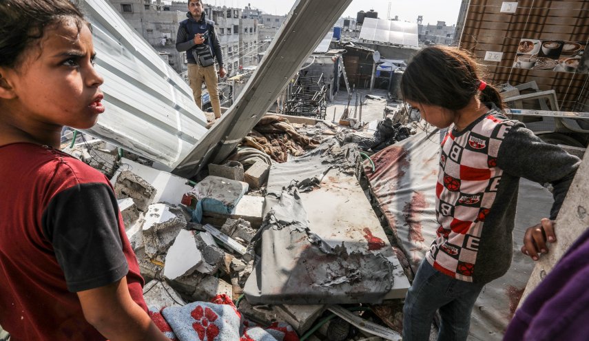 شهداء ومفقودون جراء قصف على غزة واصابة جندي 