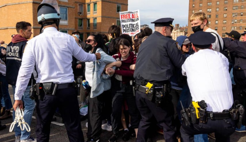 تجمع مخالفان اسرائیل بر روی پل منهتن در نیویورک