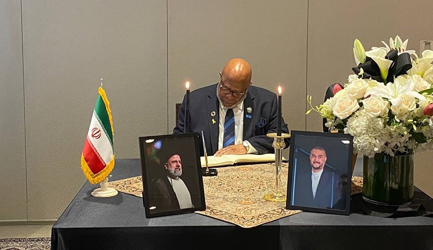 رئيس الجمعية العامة يزور مقر البعثة الايرانية للتعزية باستشهاد رئيسي وعبداللهيان