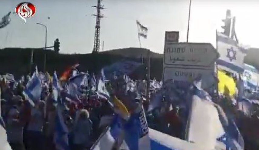 تظاهرات صهیونیست‌ها علیه نتانیاهو/معترضان خواستار توافق تبادل اسرا شدند+ فیلم