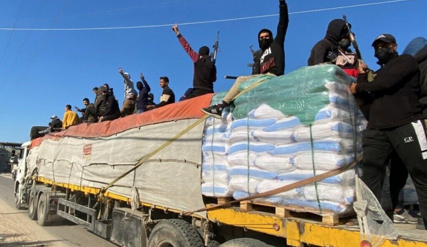 الاحتلال يدعم اللصوص في الاستيلاء على شاحنات المساعدات بغزة