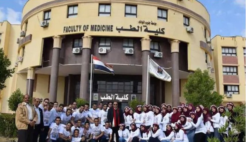 ضجة في دولة عربية بعد تصريحات مسؤولين عن تعريب دراسة الطب