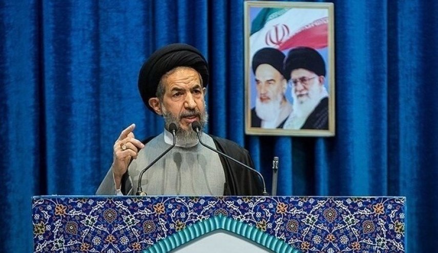 امام جمعه موقت تهران: مطمئن‌ترین راه برای برون‌رفت از چالش‌ها شناخت مبانی فکری امام است 