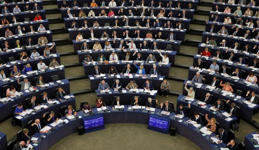 الاتحاد الأوروبي يبحث رفع العقوبات عن سوريا