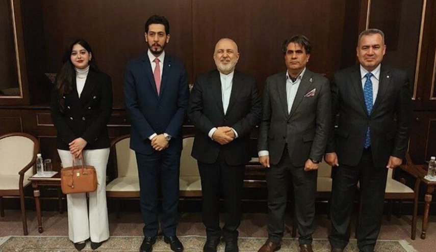 ظريف يلتقي أعضاء منتدى الشؤون الخارجية العراقي