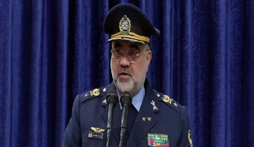 قائد عسكري ايراني يدعو الشعب لمشاركة واسعة بمسيرات ذكرى انتصار الثورة 