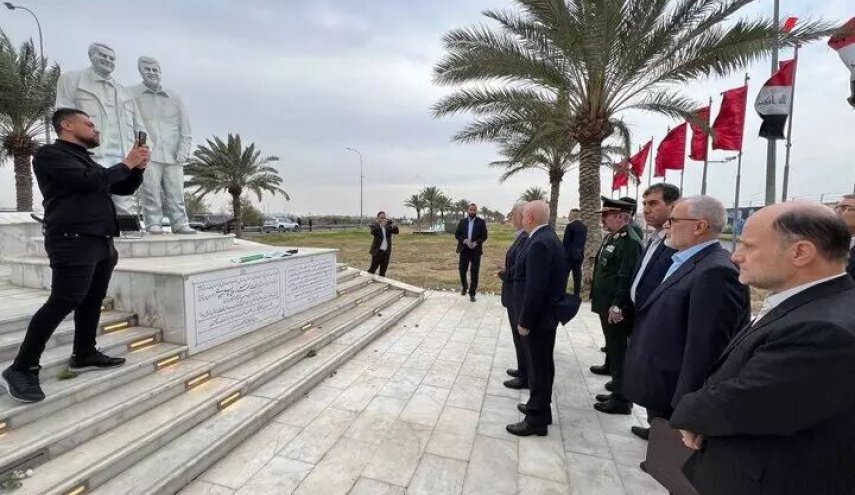 وزير الداخلية يزور النصب التذكاري للشهيدين سليماني والمهندس