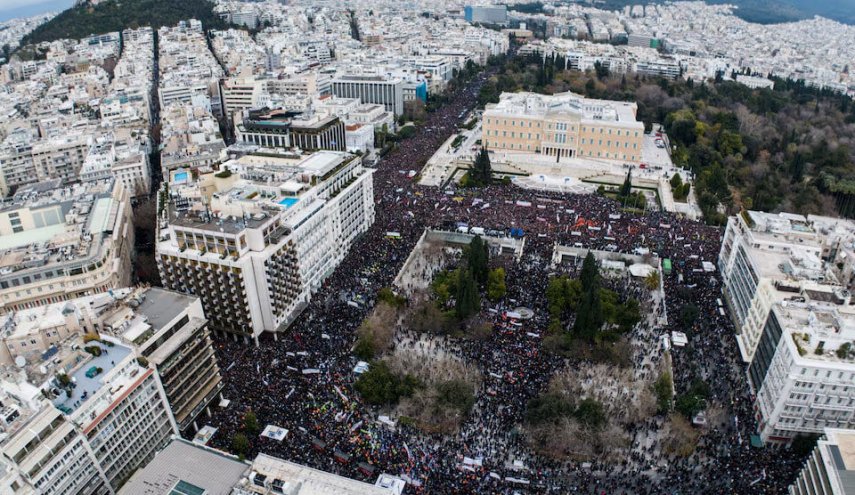 اعتراض صدها هزار یونانی به تصادف مرگبار قطار به درگیری کشید