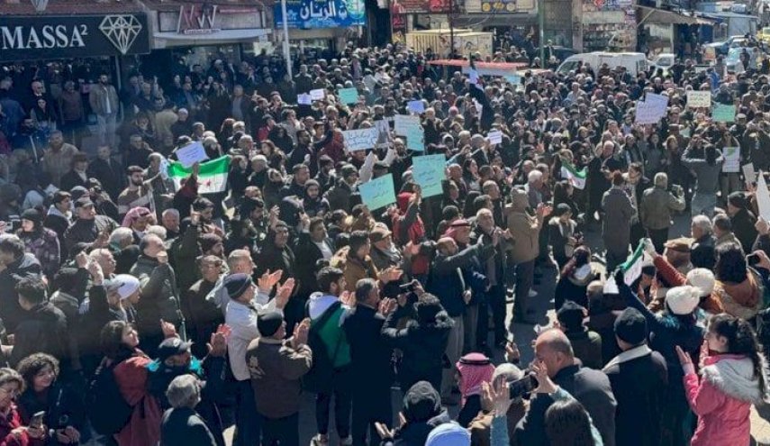 السويداء.. إنزال وإحراق العلم الإسرائيلي بعد رفعه