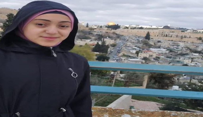 الاحتلال يعتقل طفلة لتدوينها شعار القسام على كتابها!