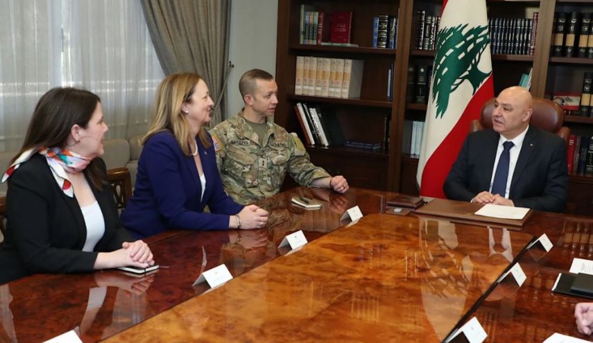 عون يطلب من رئيس لجنة مراقبة الضغط على 'إسرائيل' لإعادة الأسرى اللبنانيين