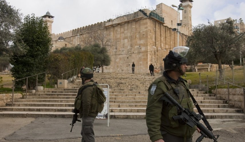 الاحتلال يرفض تسليم الحرم الإبراهيمي للجمعة الثانية
