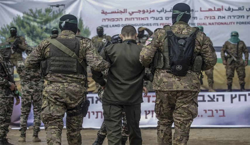 أبو عبيدة: نصف الأسرى الأحياء يتواجدون بمناطق طالب الاحتلال بإخلائها