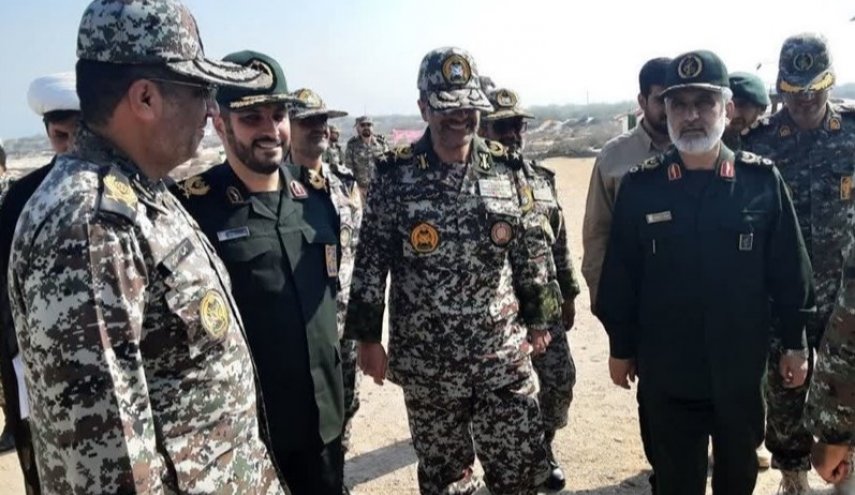 قائدا الدفاع الجوي للحرس والجيش يتفقدان القدرات الدفاعية للجزر الجنوبية