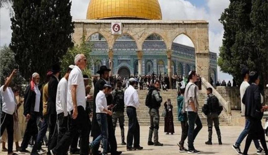 مستوطنون يقتحمون الأقصى بحماية مشددة من قوات الاحتلال