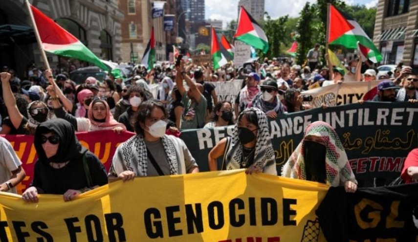 خطوة مثيرة للجدل: الوكالة الأمريكية تبدأ بمراقبة حسابات المهاجرين على الإنترنت