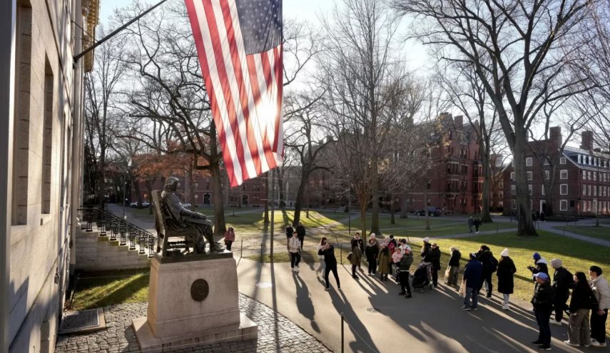 إدارة ترامب تهدّد بمنع جامعة هارفارد من تسجيل طلاب أجانب