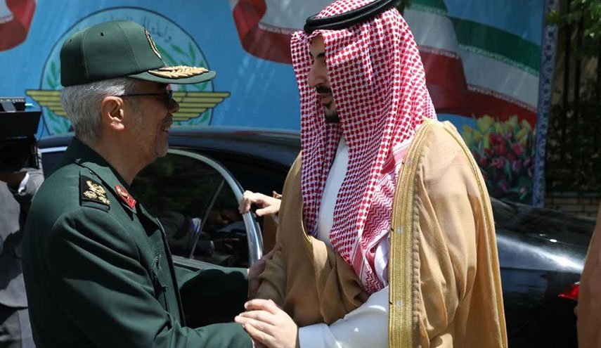 اللواء باقري يستقبل وزير الدفاع السعودي