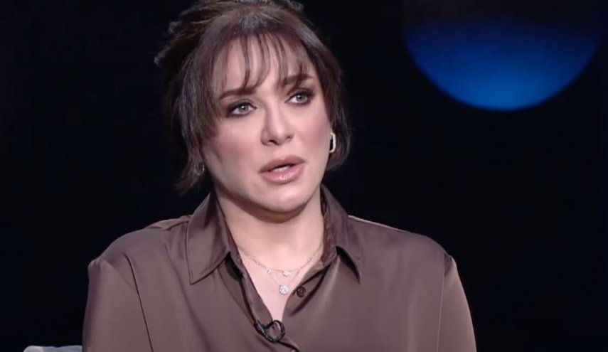 نقابة الفنانين السوريين تشطب سلاف فواخرجي بسبب بشار الاسد!!
