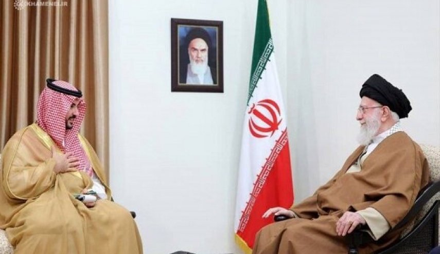 قائد الثورة لخالد بن سلمان: الاعداء يعارضون توسيع العلاقات الايرانية السعودية