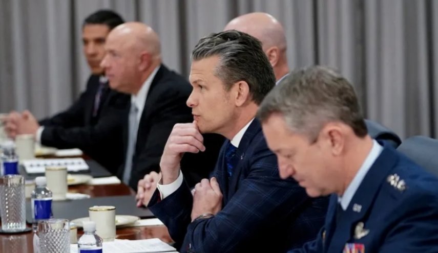 فضيحة سيغنال تقيل كبير موظفي وزير الدفاع الأميركي
