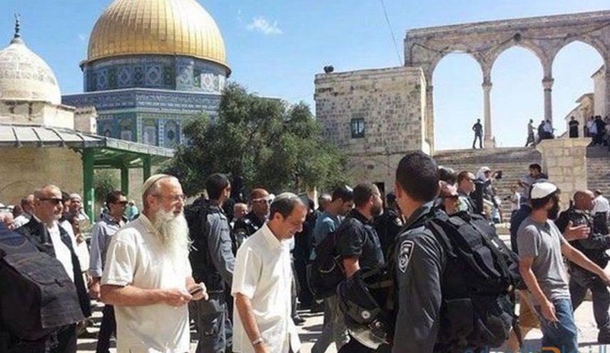مستوطنون يقتحمون الأقصى وسط إجراءات مشددة فرضتها قوات الاحتلال
