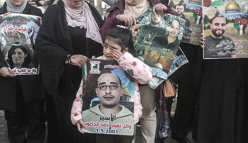 وصول 11 أسيرا فلسطينيا لمستشفى غزة الأوروبي