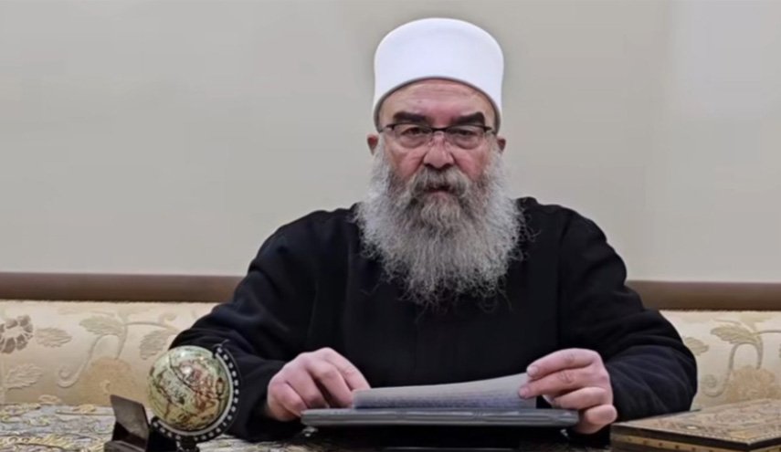 شيخ الدروز يهاجم حكومة الجولاني ويطالب بتدخل دولي