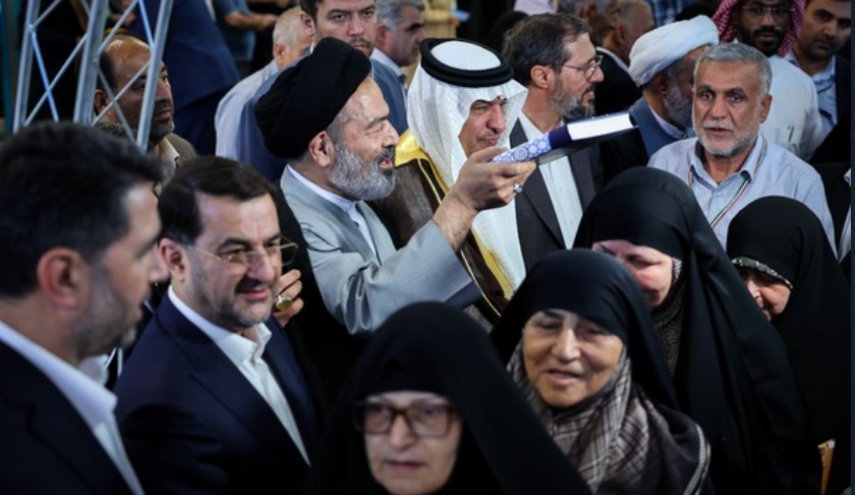اول قافلة من الحجاج الايرانيين تغادر طهران الى الديار المقدسة 